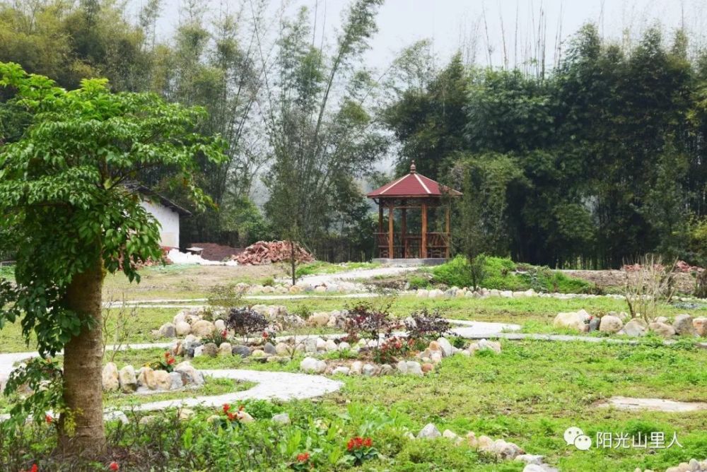 航拍阳山七拱镇苦竹湖村"耍日"习俗暨三八"敬老爱老"活动!
