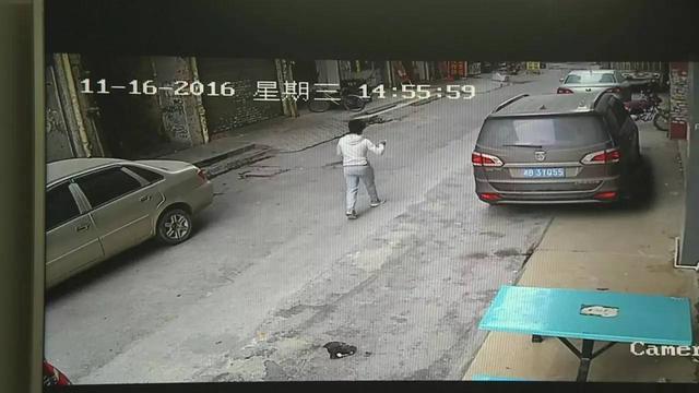 14岁少女被陌生男拉走 2小时发给家人8个字……