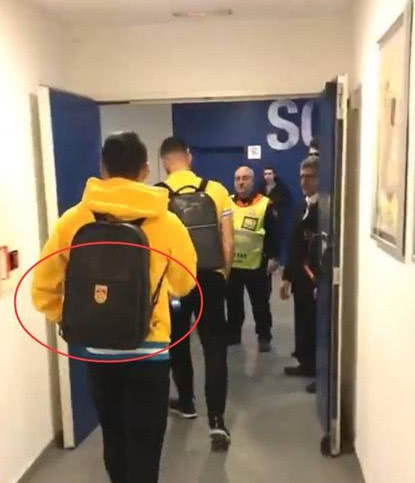 武磊观战上港引西班牙人队友回应:PS4不错 来