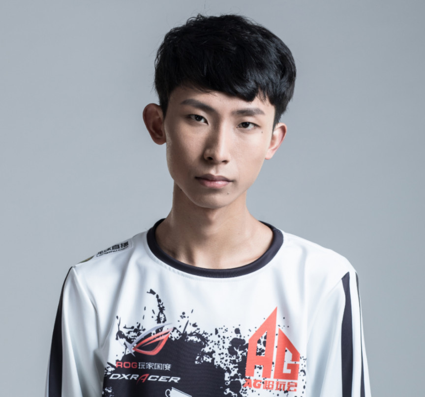 曾公开质疑梦泪韩信出装被喷哭,今又登三个国