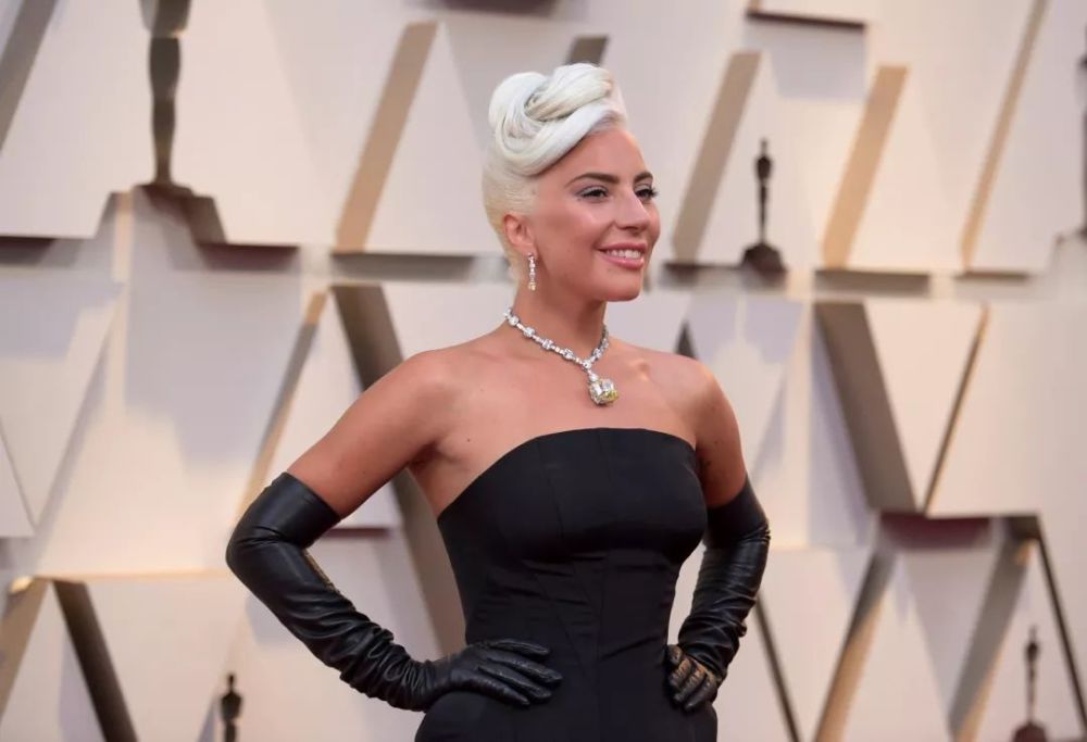 100年,这颗稀世蒂凡尼黄钻,从赫本流传到lady gaga