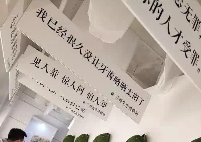 ins·文字控背景图,"你说一句不要走,我丢下烈酒和自由"