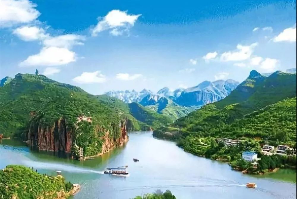 京娘湖位于邯郸市武安市西北部山区的口上村北