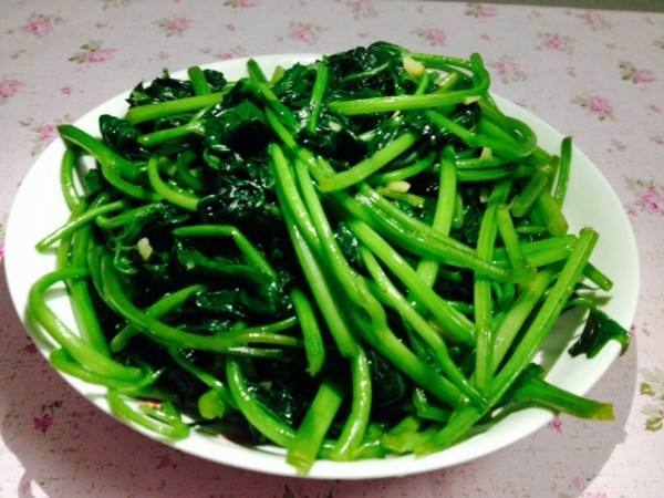 【蒜蓉红薯藤的具体做法】