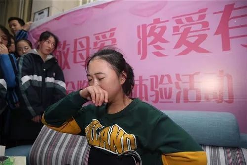 愉快痛,中学生v表情尖叫,现场分娩连连痛出魔痛痛的表情图片图片