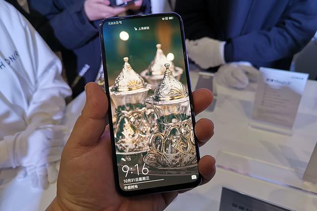 荣耀最贵手机开售:512GB、石墨烯配3D人脸识