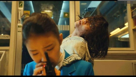 《釜山行》中细思极恐的细节:为何最后活下来