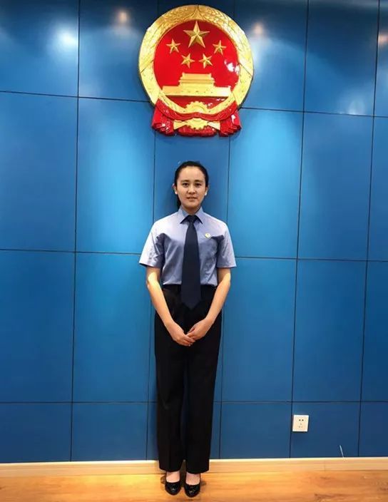 没有经历一番寒彻骨,哪来梅花满园香 闪耀检徽正是一生追求