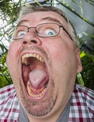 来自德国的bernd schmidt是世界上嘴巴张得最大的人,经测量有3.