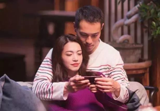 戴的起十万的表 用的了低价的口红 学姚晨做又甜又飒的职场仙女