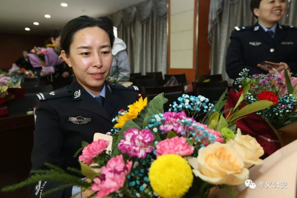 "警花 四季芳菲