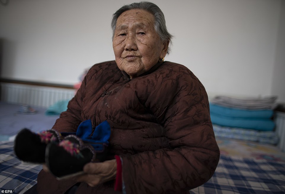 英媒发现古代裹小脚习俗受害者:92岁的北京郊区老太太