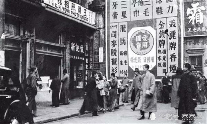 这是1921年繁华的上海街头,广告林立,左上角的王开照相馆是一个广东人
