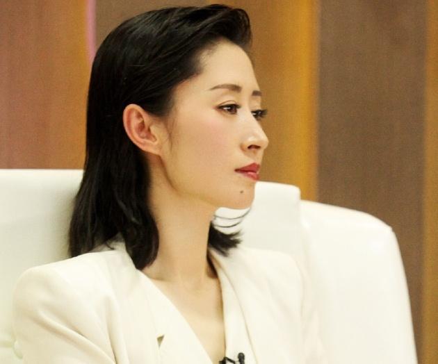 43岁刘敏涛近况:离婚6年独自打拼,前夫拒见女儿,今桃花不断