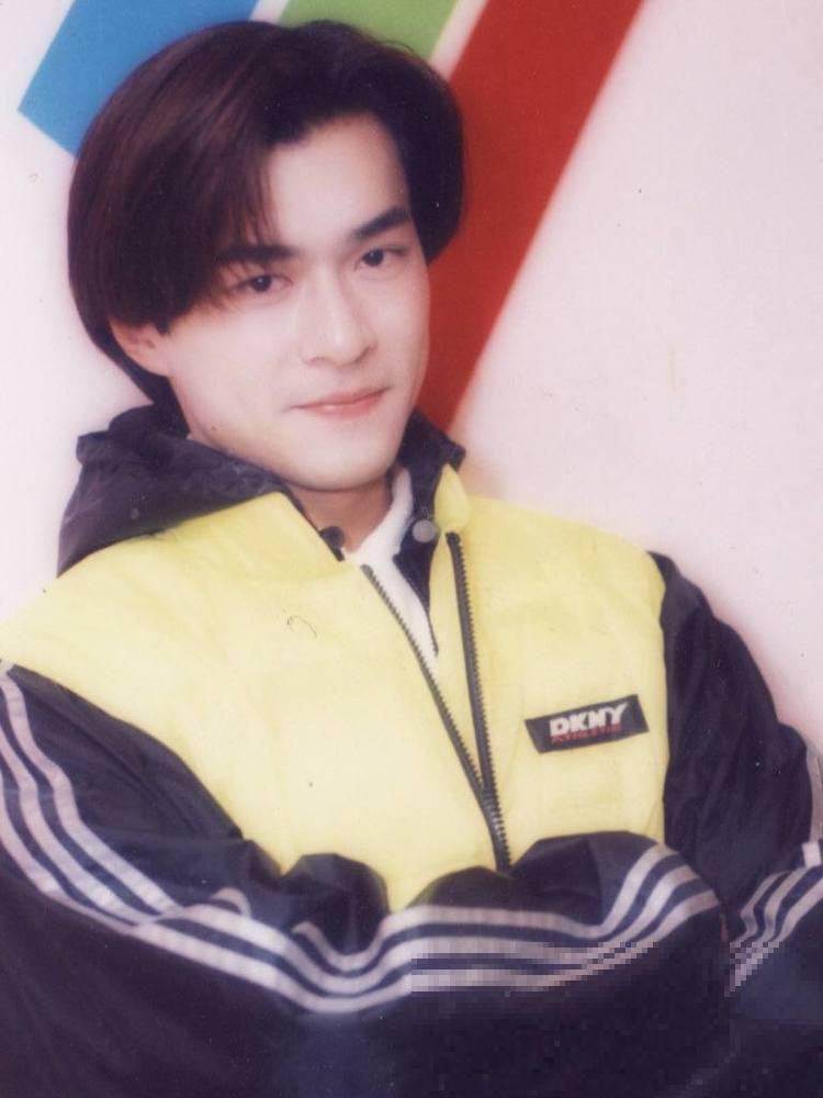 杨过就超级的帅气,被誉为最帅杨过,古天乐年轻的时候衣品也是超级好的