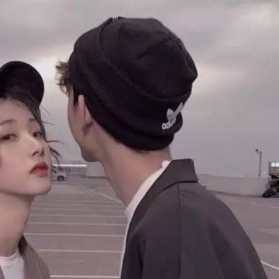 热恋·超甜·的情侣头像:你可能会一直闹,但他不一定会一直笑