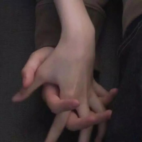 热恋·超甜·的情侣头像:你可能会一直闹,但他不一定会一直笑