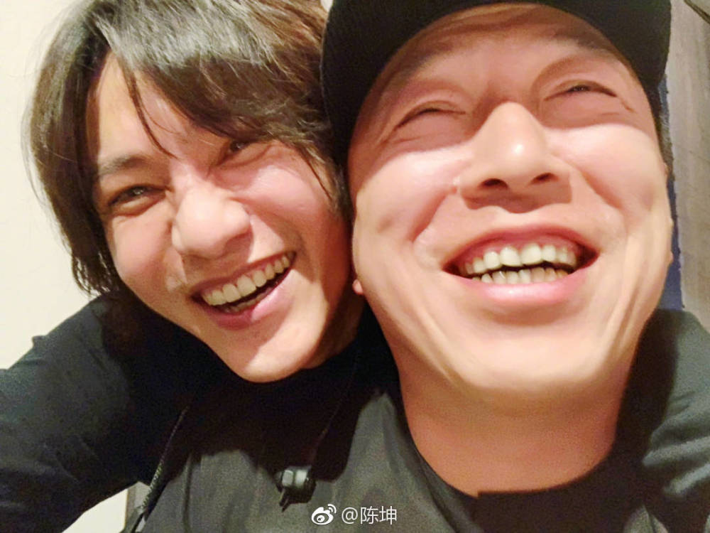 陈坤舒淇黄渤晒搞怪自拍，三人“酒后失态”醉得一塌糊涂