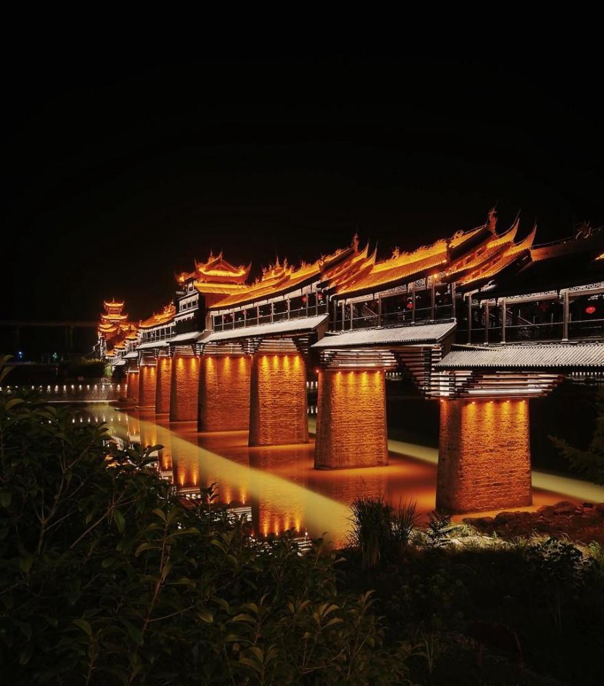 濯水古镇的 风雨桥夜景