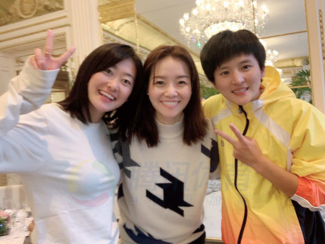 偶像遇见偶像!女足国脚邂逅李娜:又瘦又年轻!