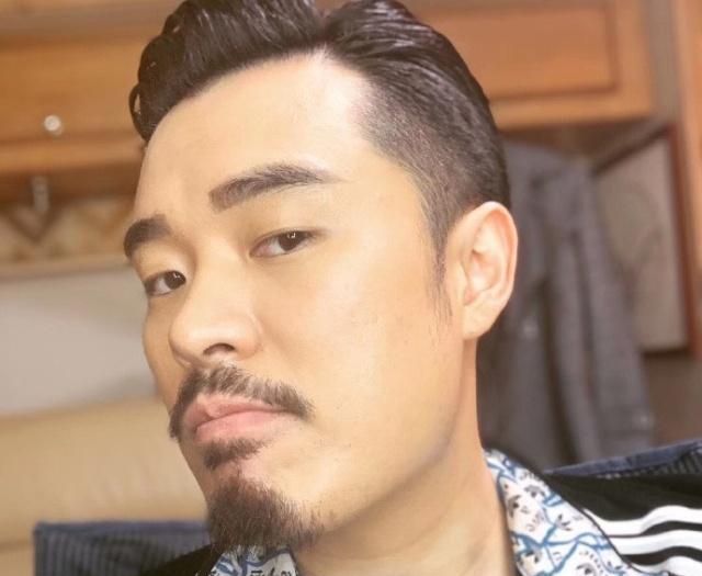 陈赫微博晒"胡子"照,皮肤黝黑散发男人魅力