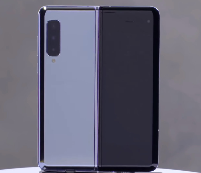 三星Fold折叠屏手机上手:和华为MateX比谁更