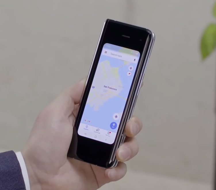 三星Fold折叠屏手机上手:和华为MateX比谁更