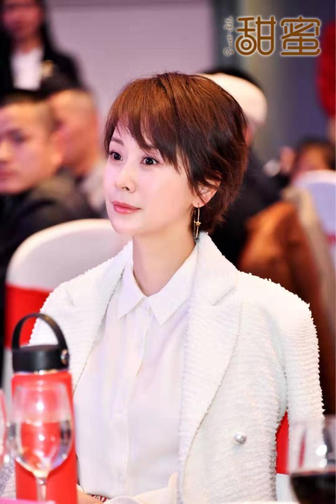 海清《小欢喜》杀青,新剧《甜蜜》开机,搭档任