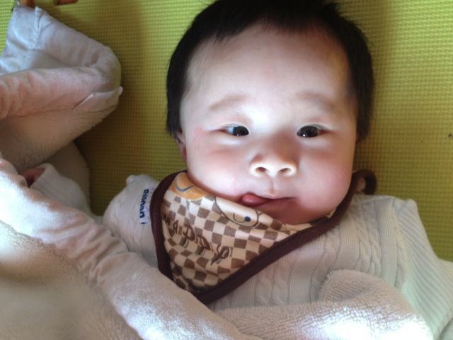 六个月的宝宝身上有一股怪味,查明原因后,妈妈