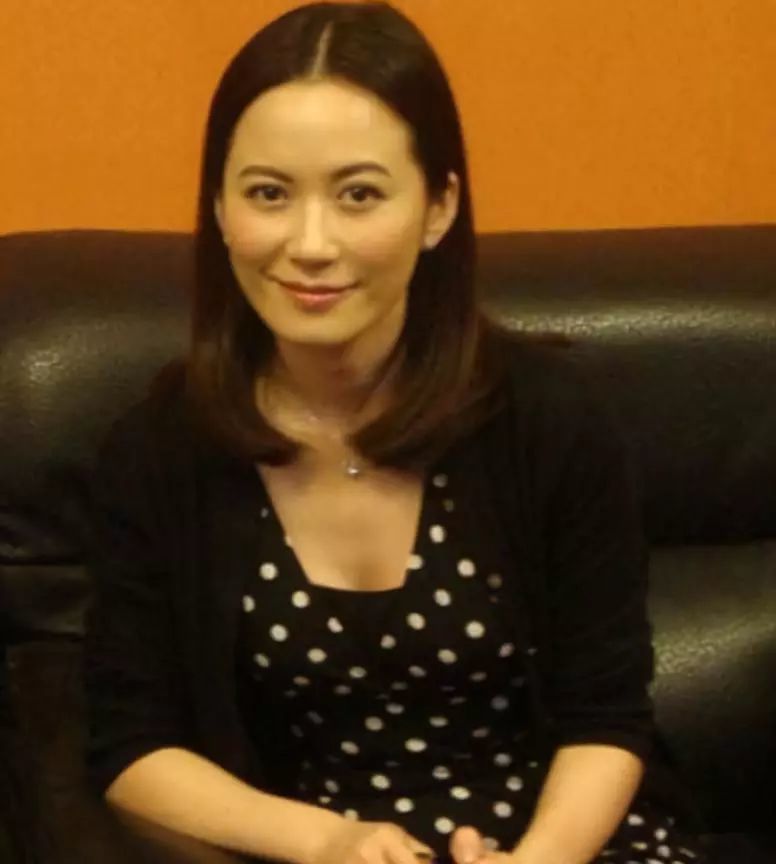 被称为冻龄女神俞飞鸿的苹果肌歪了,她也加入