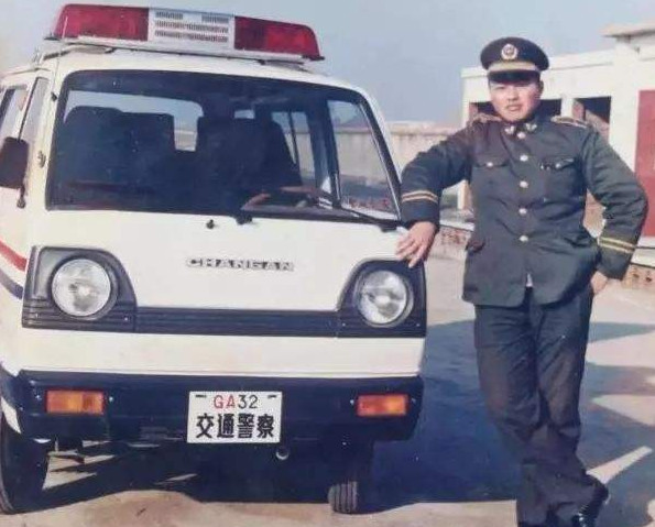 中国的警察队伍,90年代,为何装备了大量的桑塔纳警车?
