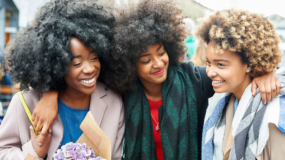 上海白领放弃40万年薪,去卖假发给黑人