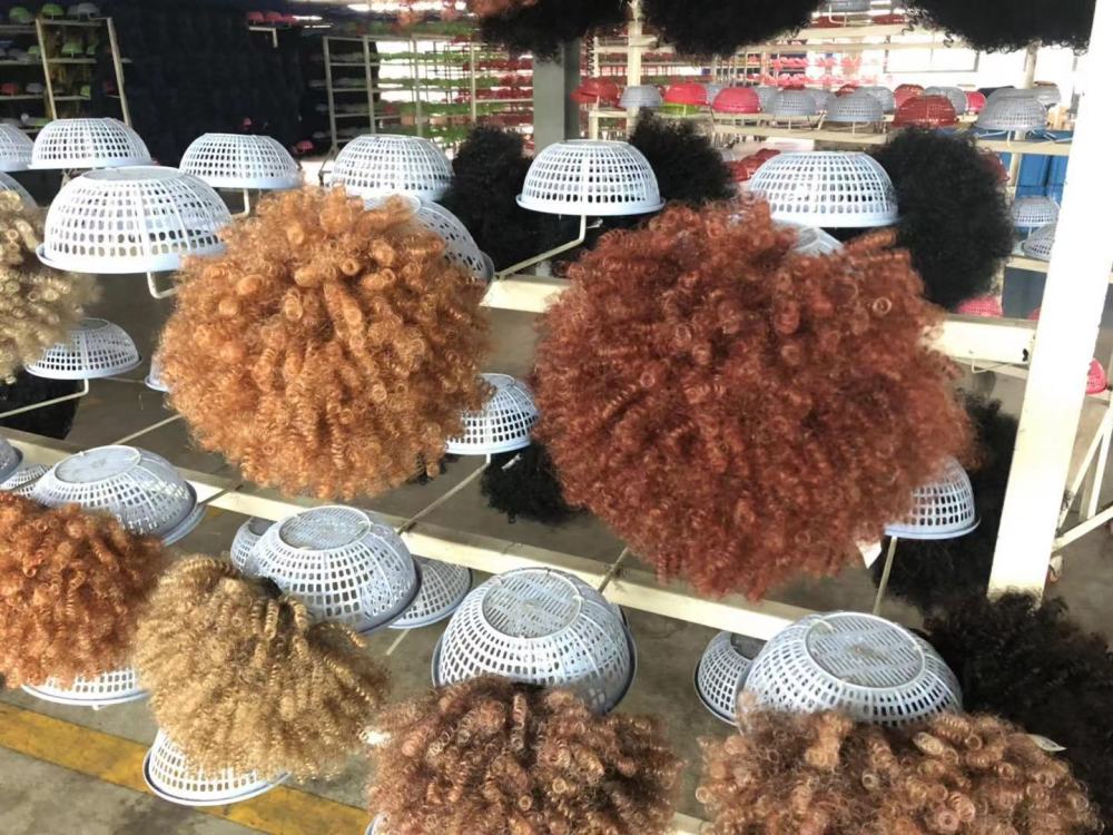 上海白领放弃40万年薪,去卖假发给黑人