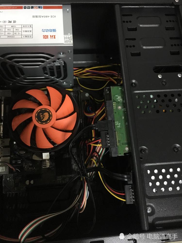 这朋友拿3000元淘了一台电脑主机,这主机和垃