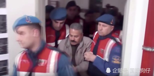 男子拍老婆与邻居打架时意外拍下自己死亡瞬间