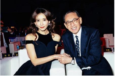 香港隐形富豪一开口,8家银行就送上51亿贷款,