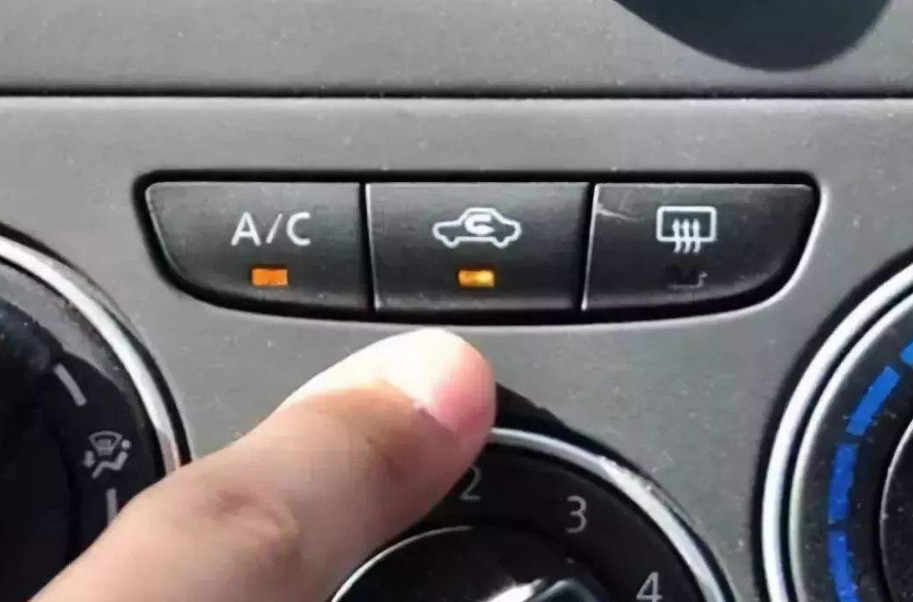 汽车空调除了制冷和制热, 大家也能选择换气功能.