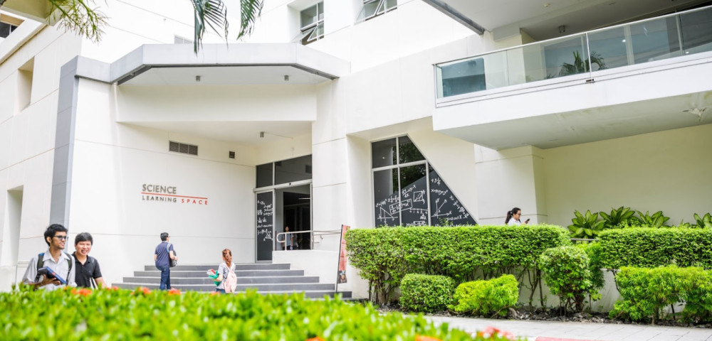 泰国教育很落后,中国学渣才到泰国留学?信的人