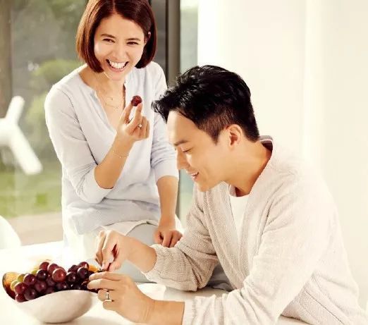 张智霖袁咏仪节目里大秀恩爱,这是什么神仙爱