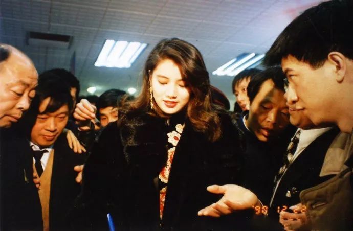 张智霖袁咏仪节目里大秀恩爱,这是什么神仙爱