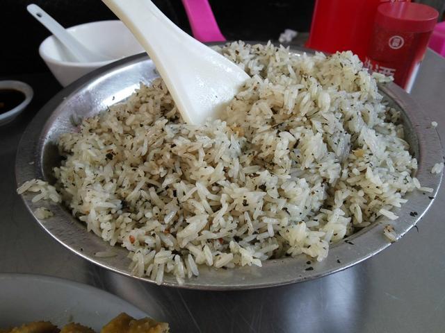 雷州夏井鸭仔饭的蛤蒌饭