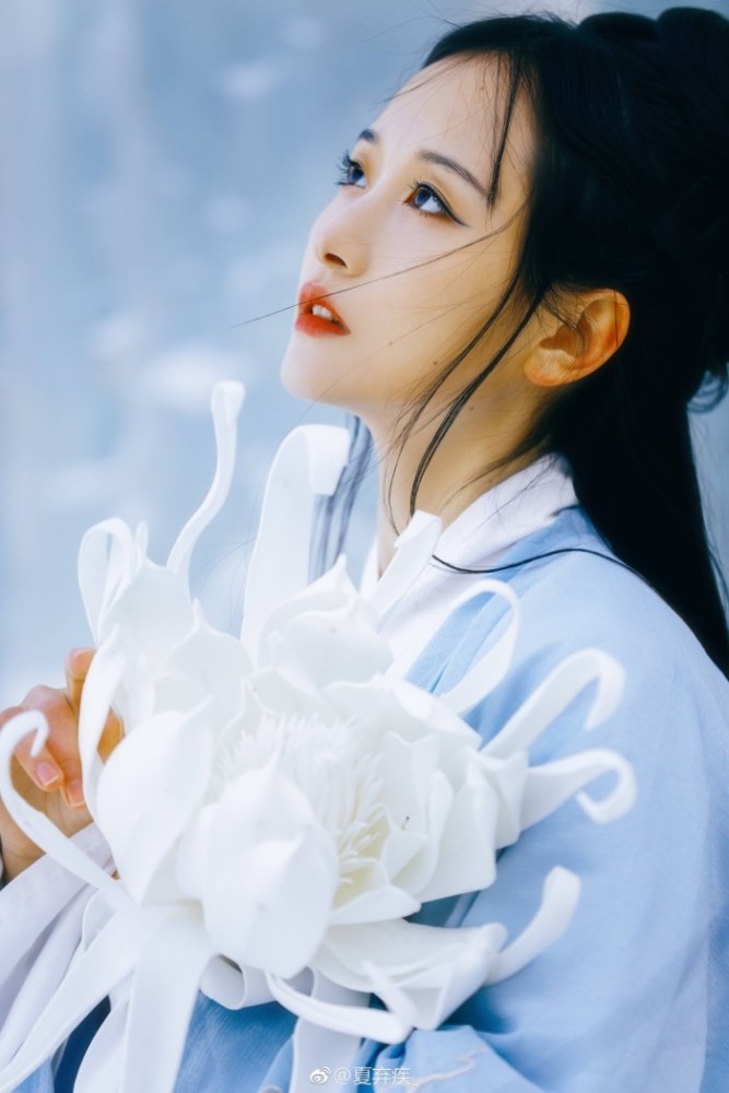 很多时候,爱情就像这首诗一样,挥手再见的那一