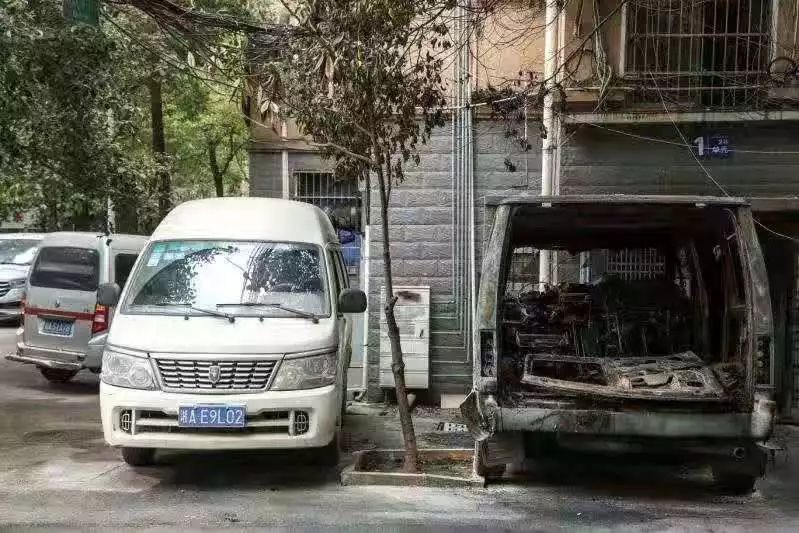 长沙熊孩子引燃占道僵尸车,@车主,你们的车还要吗?