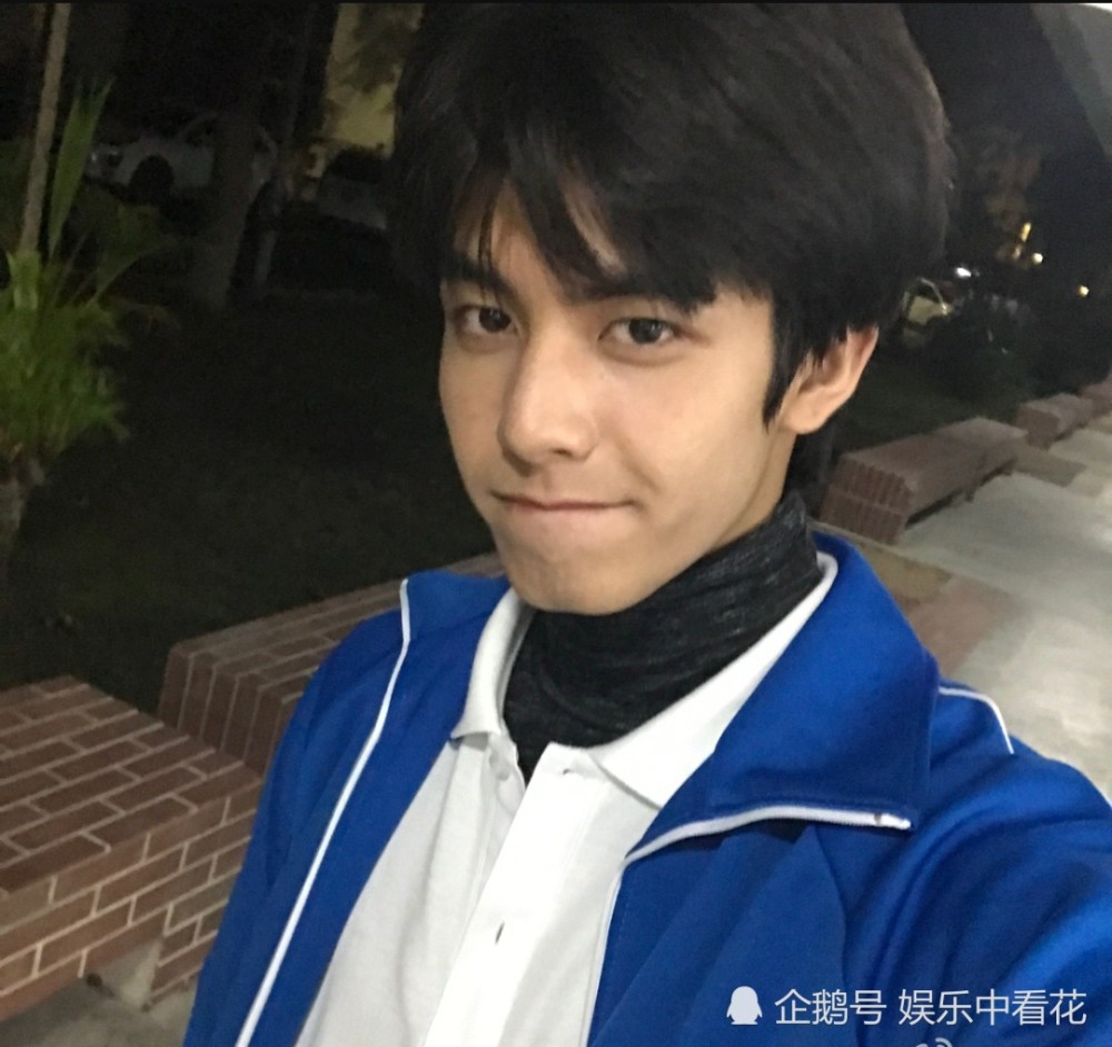 宋威龙高中旧照流出,身穿校服好帅气,网友:求学长的