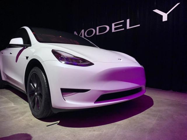 特斯拉model y亮相 网友:像吃胖了的model 3