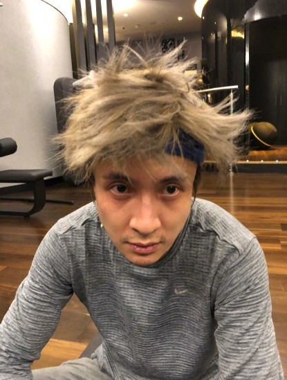 薛之谦刚睡醒