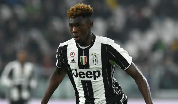 球探-下一个C罗?00后超新星能否一飞冲天 亲承