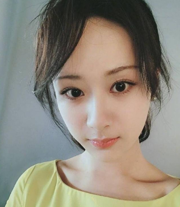 杨紫自拍照片认不出,其实这几位半径八两,人工痕迹太
