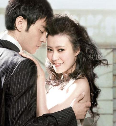 本以为郝蕾前夫李光洁够帅了,看到她的前男友后,瞬间
