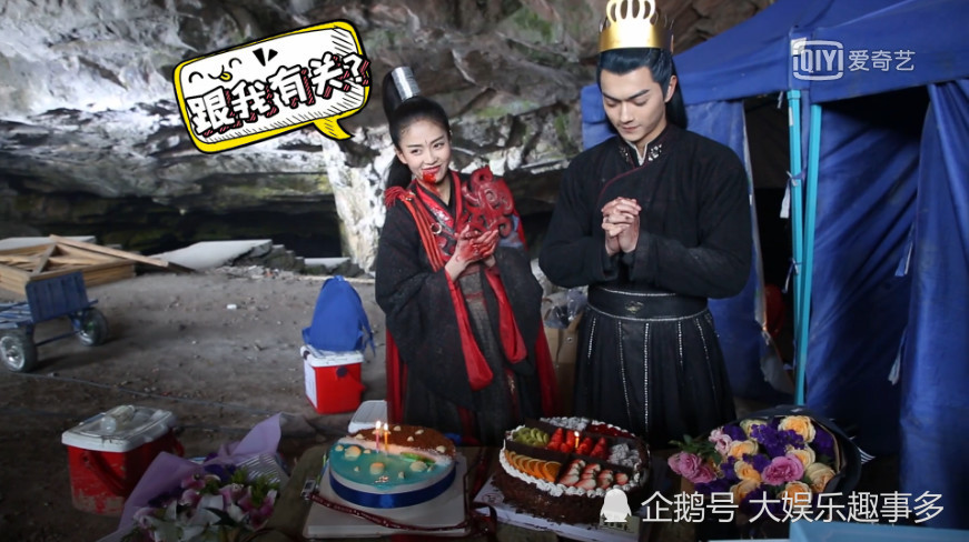许凯过生日和白鹿合照,谁注意到两人的眼神了?网友:请原地结婚